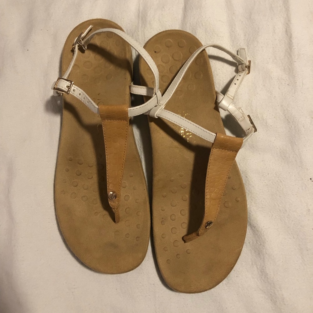 Vionic sandals barely worn